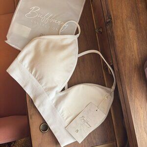 Buff Bunny plunge seamless sports bra, white, M, New with tags